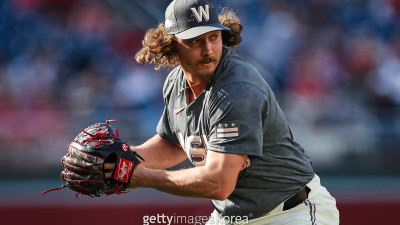 KC, 가을야구 승부수 던졌다…23억원 유망주 보내고 MLB 홀드 1위 영입                                